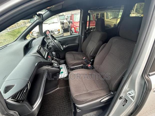 Toyota Noah 2021 Silver