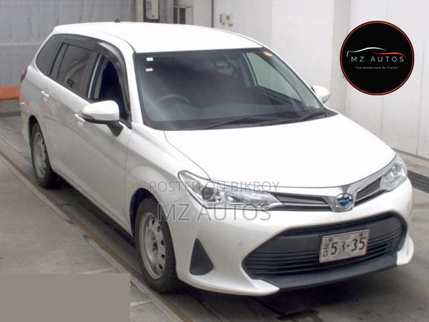 Toyota Corolla Fielder 1.5 Hybrid FWD 2021 White