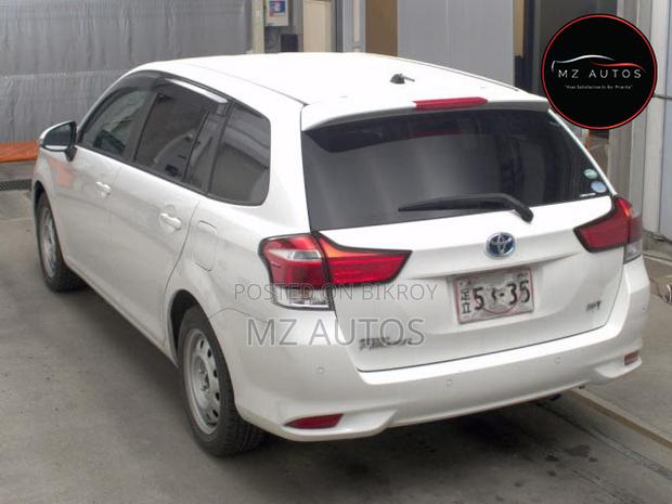 Toyota Corolla Fielder 1.5 Hybrid FWD 2021 White