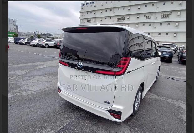 Toyota Noah 2022 Pearl