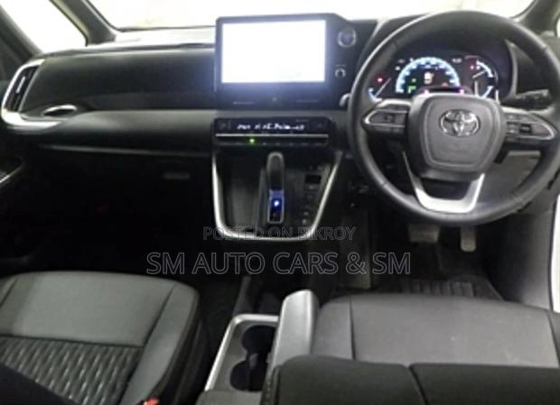 Toyota Noah 2023 Pearl