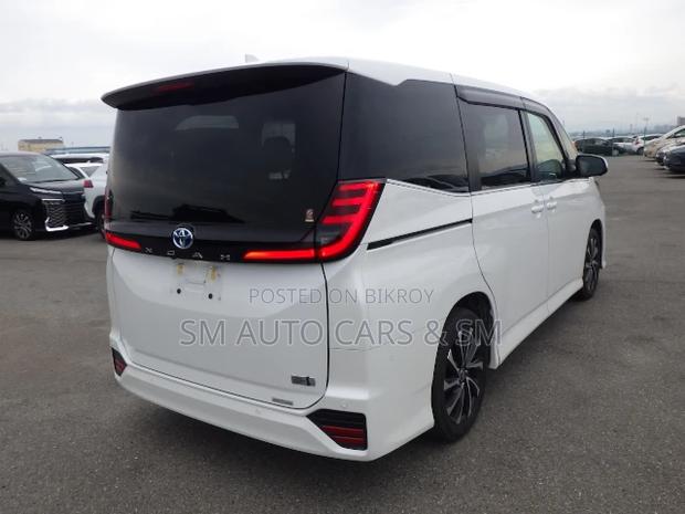 Toyota Noah 2023 Pearl