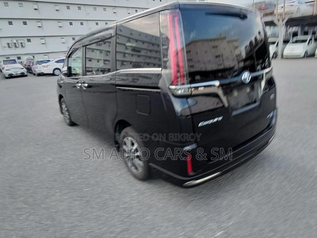 Toyota Esquire 1.8 FWD Hybrid (7 Seater) 2021 Black