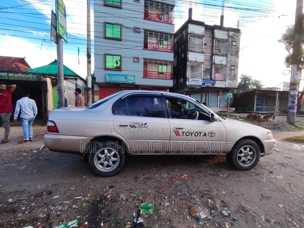 Toyota Corolla 1998 Gold