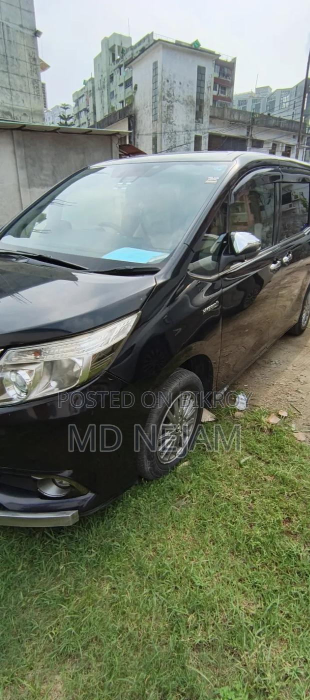 Toyota Esquire 2017 Black