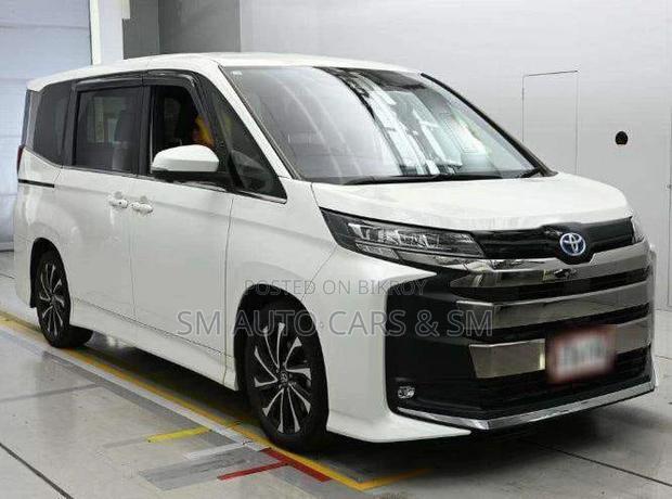 Toyota Noah 2023 Pearl