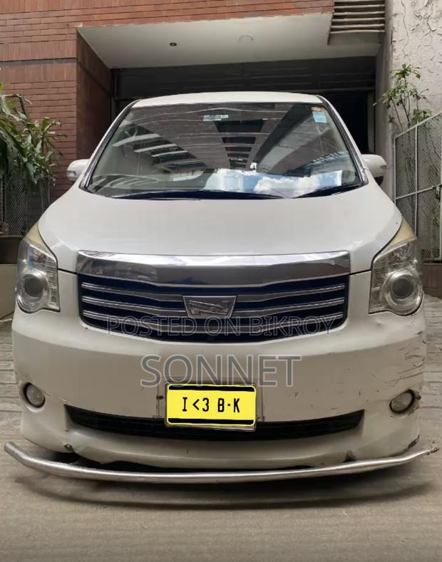 Toyota Noah 2013 Pearl