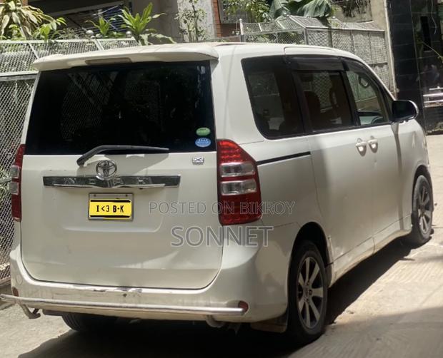 Toyota Noah 2013 Pearl