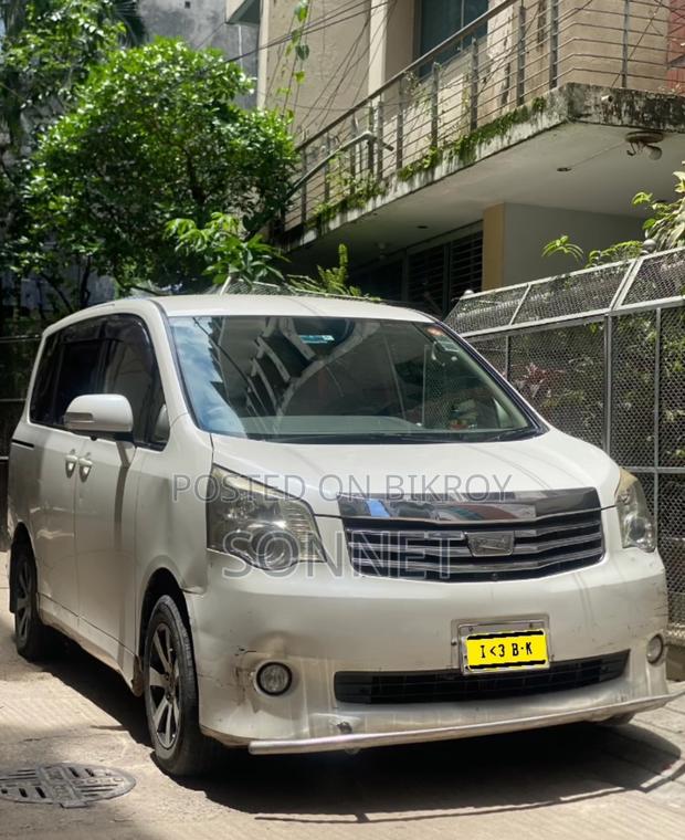 Toyota Noah 2013 Pearl