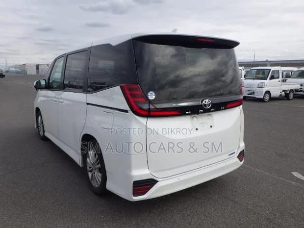 Toyota Noah 2022 Pearl