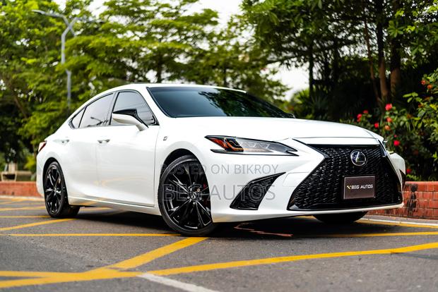 Lexus ES 300H FWD 2019 White