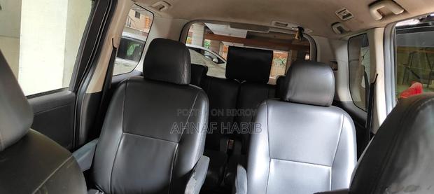 Toyota Noah 2.0 143hp FWD (7 Seater) 2010 Gray