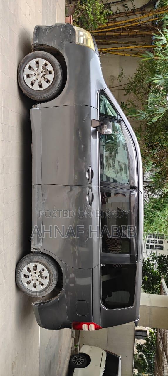 Toyota Noah 2.0 143hp FWD (7 Seater) 2010 Gray