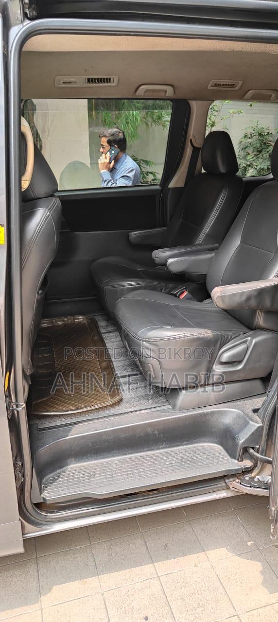 Toyota Noah 2.0 143hp FWD (7 Seater) 2010 Gray