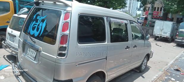 Toyota Noah 2001 Silver