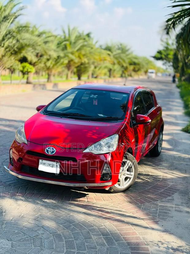 Toyota Aqua 2013 Red