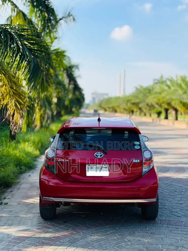 Toyota Aqua 2013 Red