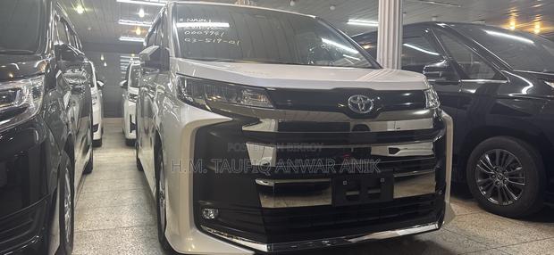 Toyota Noah 2022 Pearl