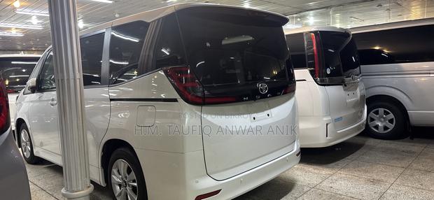 Toyota Noah 2022 Pearl