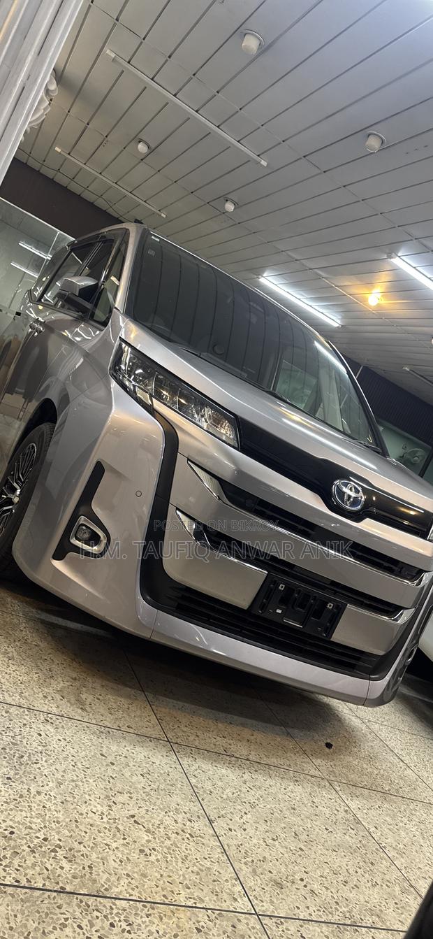 Toyota Noah 2022 Gray