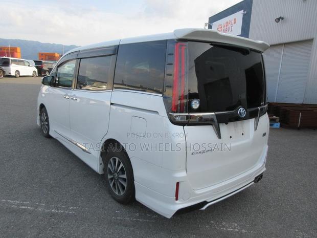 Toyota Esquire 1.8 FWD Hybrid (7 Seater) 2021 Pearl
