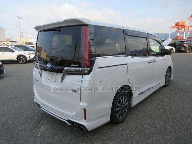 Toyota Esquire 1.8 FWD Hybrid (7 Seater) 2021 Pearl