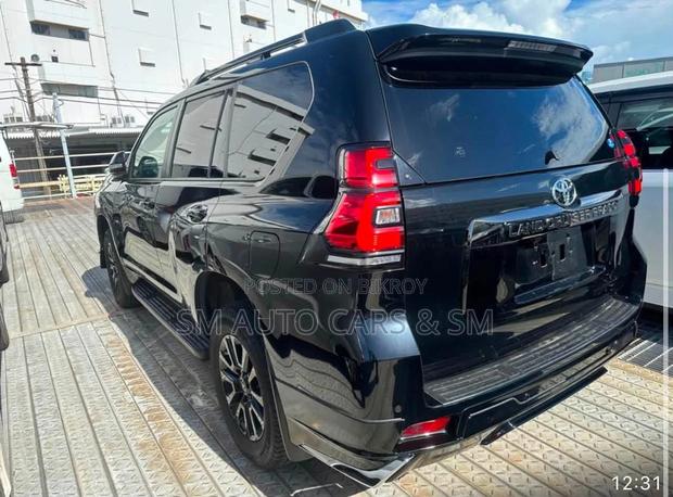 Toyota Land Cruiser Prado 2.7 2022 Black