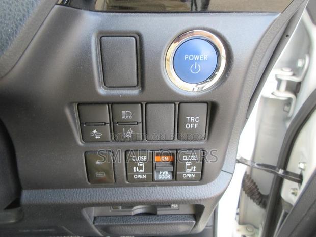 Toyota Voxy Hybrid ZS Kirameki III 2WD 7-Seater 2021 Pearl