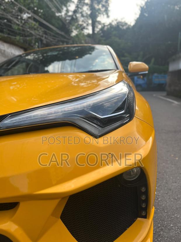 Toyota C-Hr XLE FWD Sport Utility (2.0L 4cyl 2AM) 2018 Yellow