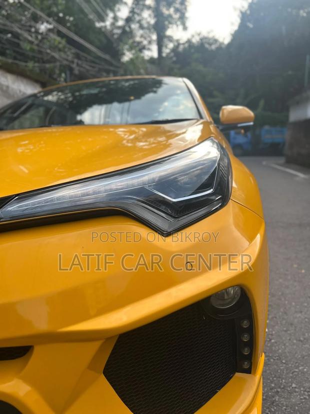 Toyota C-Hr XLE FWD Sport Utility (2.0L 4cyl 2AM) 2018 Yellow