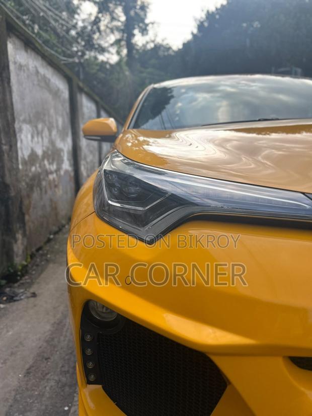 Toyota C-Hr XLE FWD Sport Utility (2.0L 4cyl 2AM) 2018 Yellow