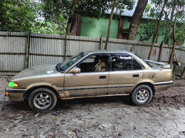 Toyota Corolla 1997 Gold