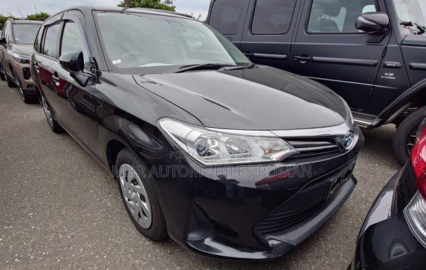 Toyota Corolla Fielder 1.5 Hybrid FWD 2021 Black