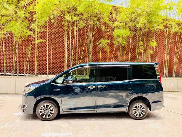 Toyota Esquire 2017 Blue