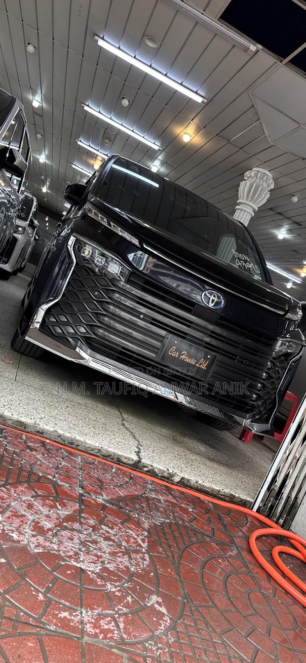 Toyota Voxy 2023 Purple