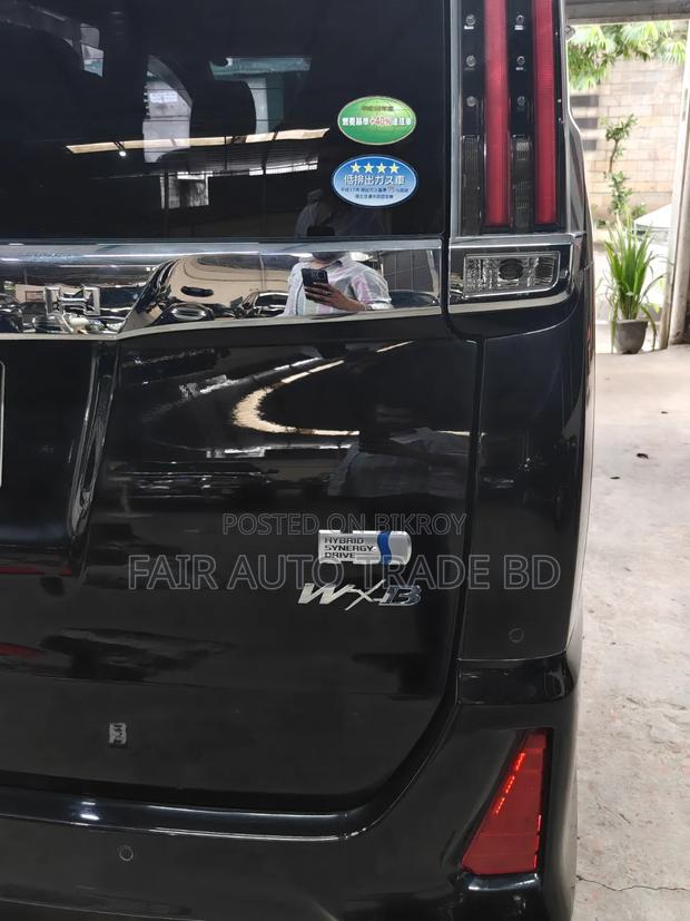 Toyota Noah 1.8 FWD Hybrid (7 Seater) 2019 Black