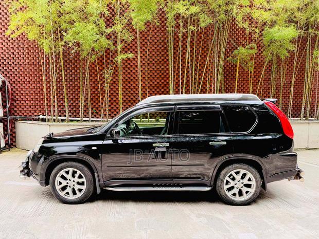 Nissan X-Trail 2012 Black