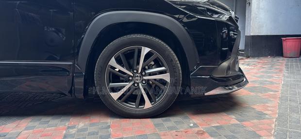 Toyota Corolla Cross 1.8 Hybrid AWD 2022 Black