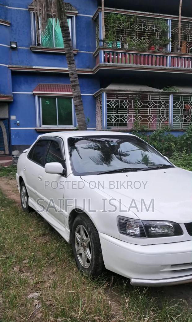 Toyota Corolla 1998 White