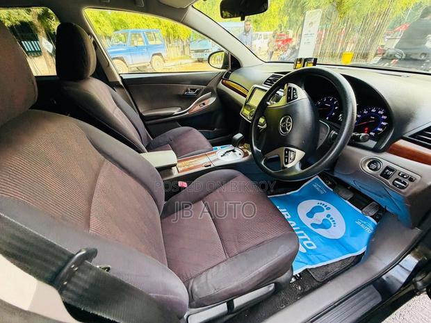 Toyota Premio 2013 Black
