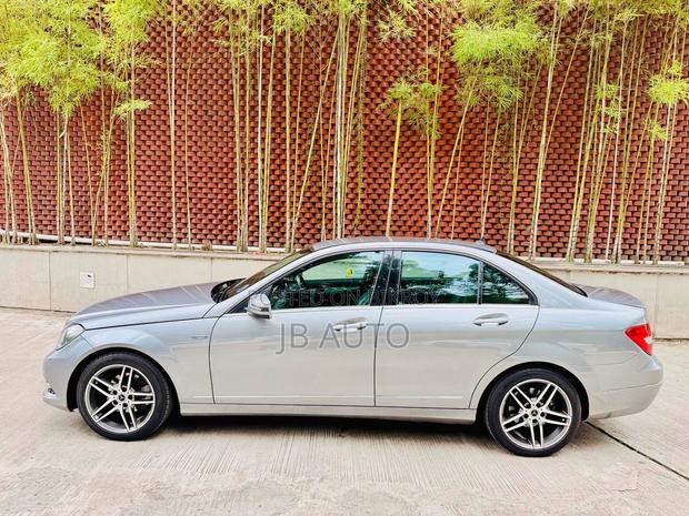 Mercedes-Benz C180 2011 Silver
