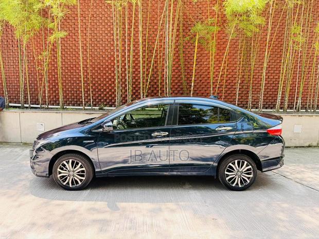 Honda Grace 2019 Blue