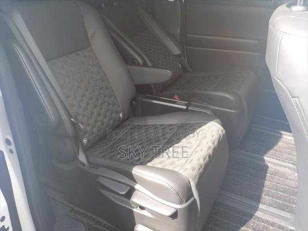 Toyota Voxy 2024 White