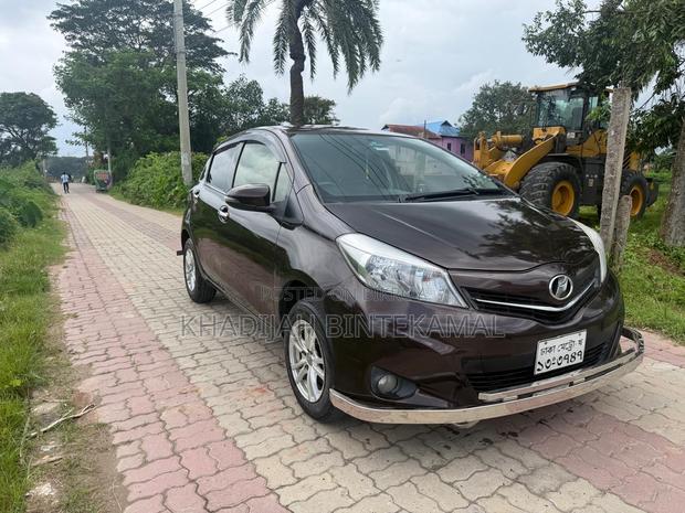 Toyota Vitz 1.3 AWD 5dr 2012 Brown