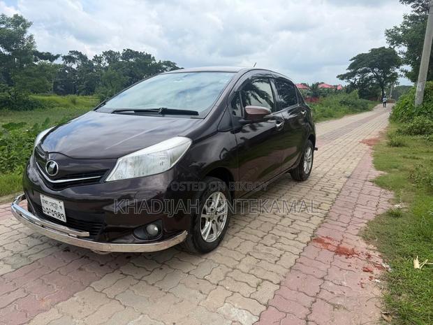 Toyota Vitz 1.3 AWD 5dr 2012 Brown