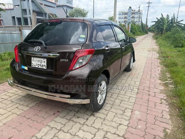 Toyota Vitz 1.3 AWD 5dr 2012 Brown