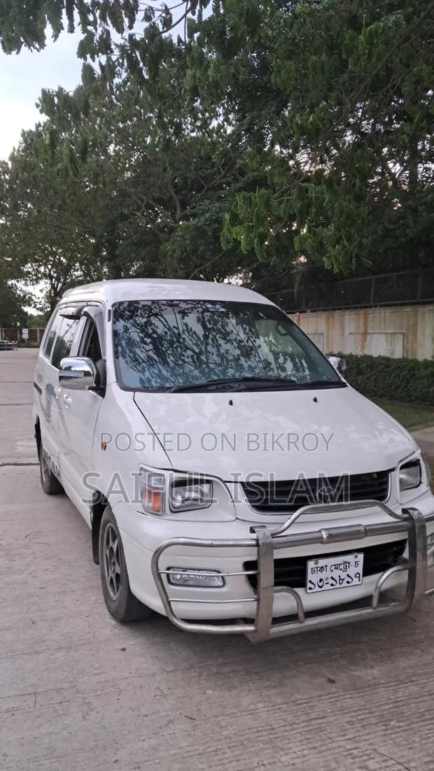 Toyota Noah 2004 White