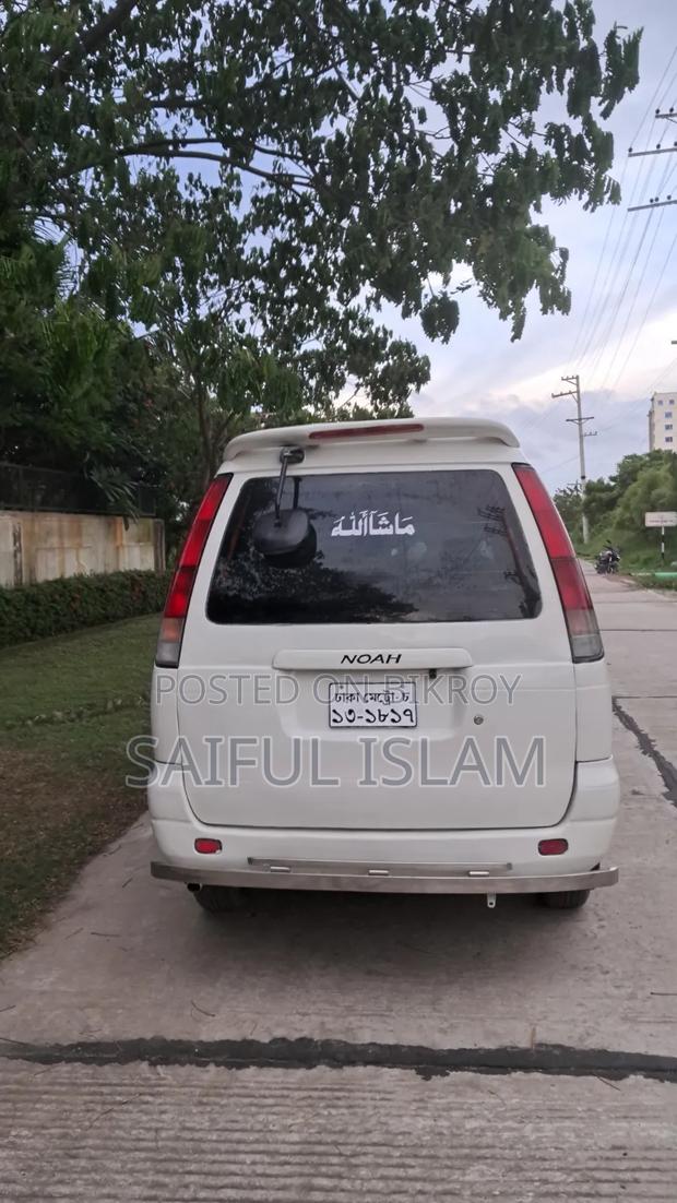 Toyota Noah 2004 White