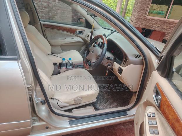 Nissan Bluebird 2004 Gold
