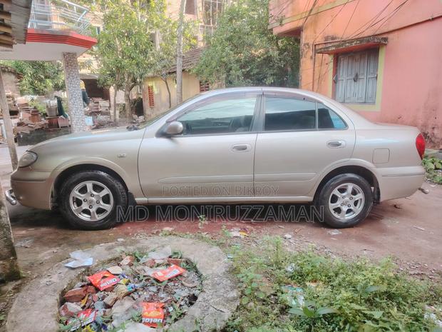 Nissan Bluebird 2004 Gold